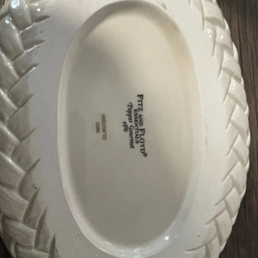 Fitz and Floyd Essentials Pepper Gourmet Ceramic Covered Dish Basket Trinket‎
